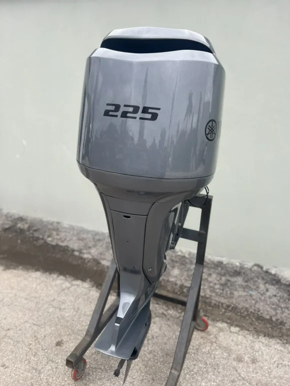 2002 Yamaha 225HP Four Stroke Outboard Motor F225