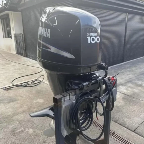 Used 2011 Yamaha 100HP 4 Stroke outboard motor - Image 2