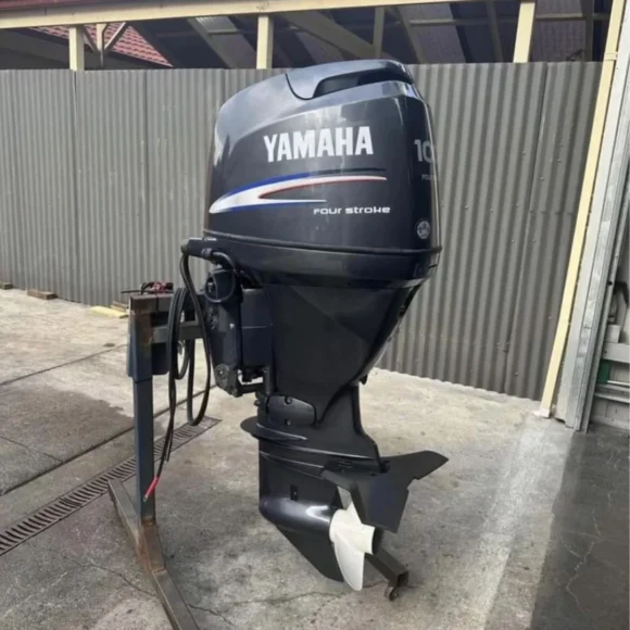 Used 2011 Yamaha 100HP 4 Stroke outboard motor - Image 3
